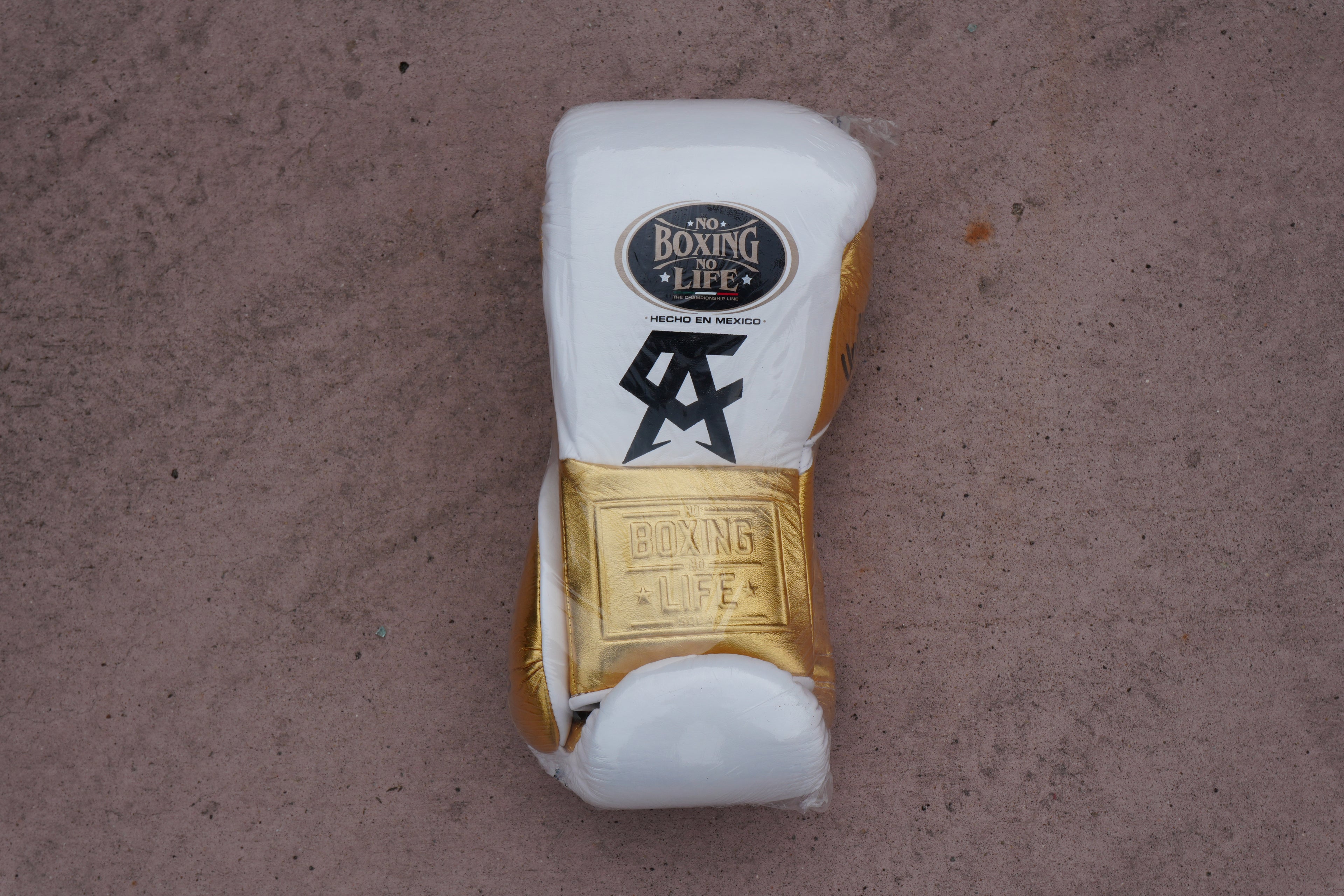 No Boxing No Life undisputed canelo gloves white/gold 16oz